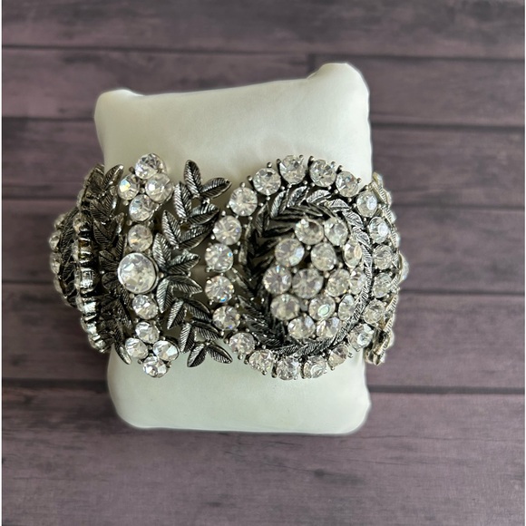 Jewelry - Silver and rhinestone bracelet adjustable